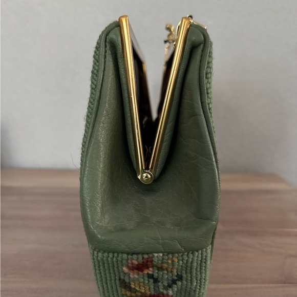 Vintage 1960s Fabric Needlepoint Floral Green Chain Bag - Picture 5 of 6